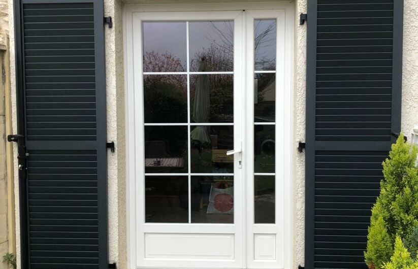 Installation de volets battants en aluminium